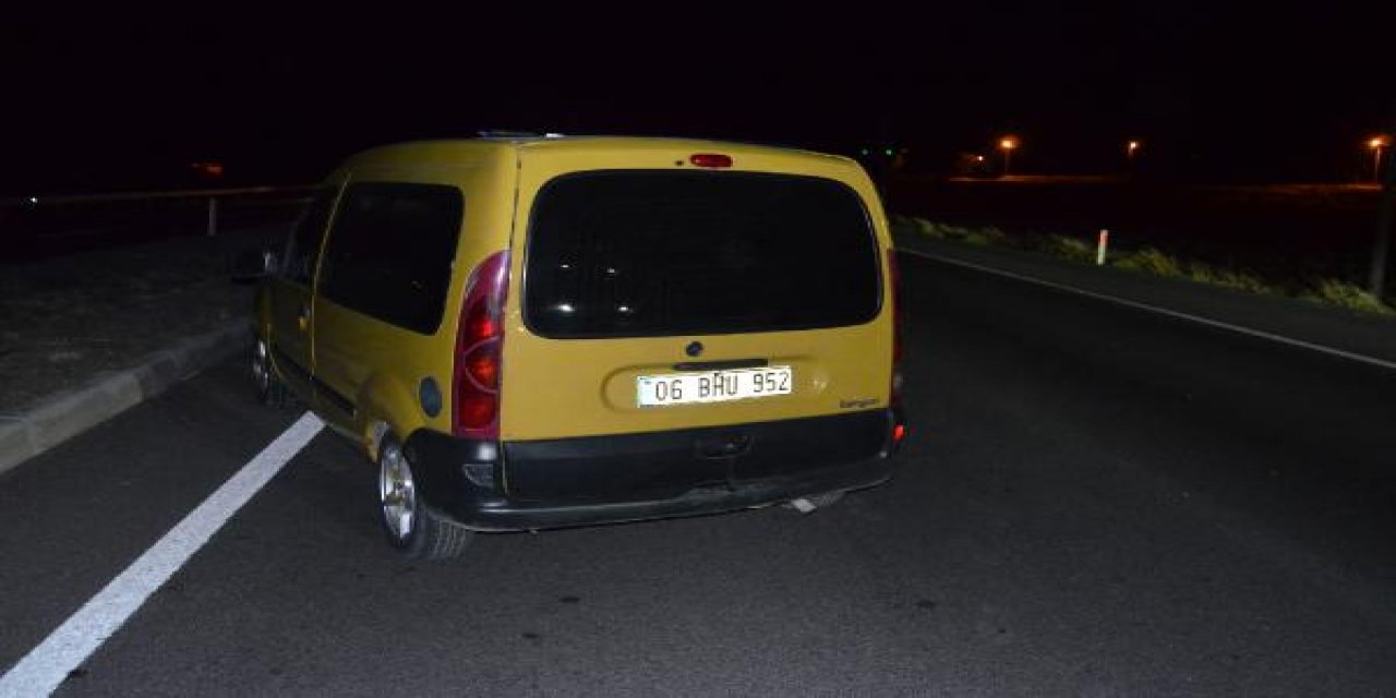 Seyir halindeki aracın bagaj kapağının açılması sonucu yola düşen bebek öldü