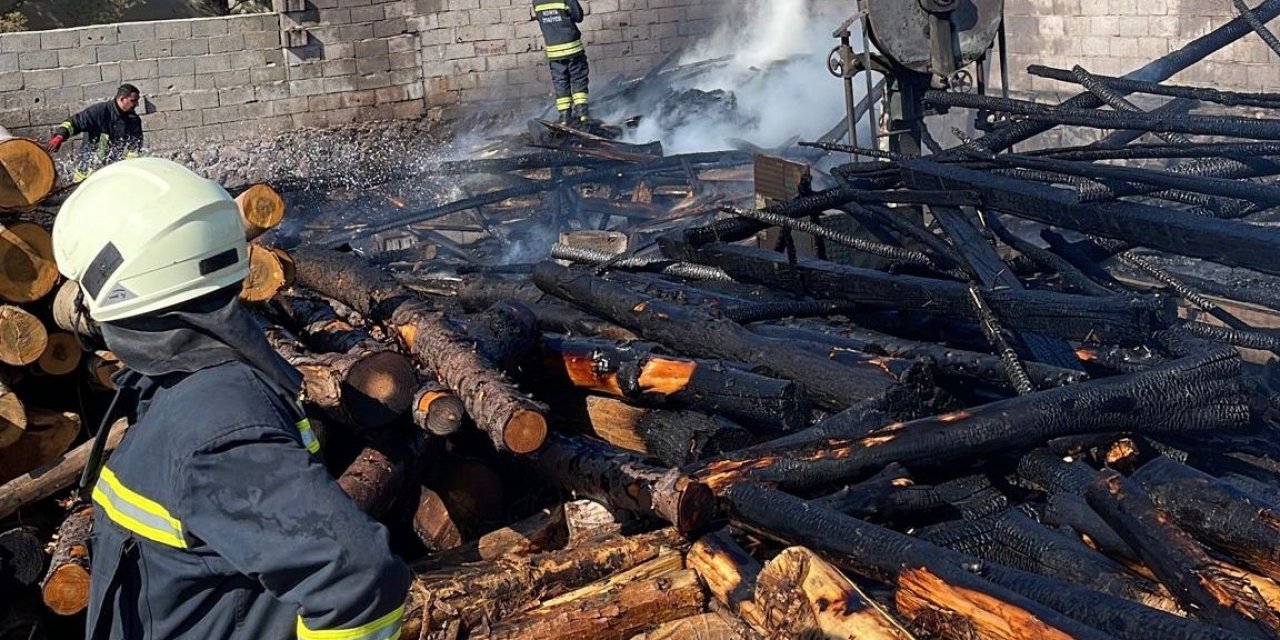 Konya’da korkutan yangın! Kereste deposu alevler içinde kaldı
