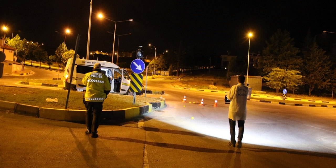 Dur ihtarına uymayan alkollü sürücü polise çarptı