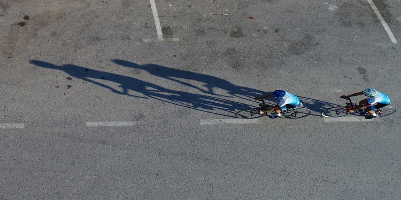 Tek yumurta ikizi bisikletçiler, Avrupa'da finiş çizgisini birlikte geçmek istiyor