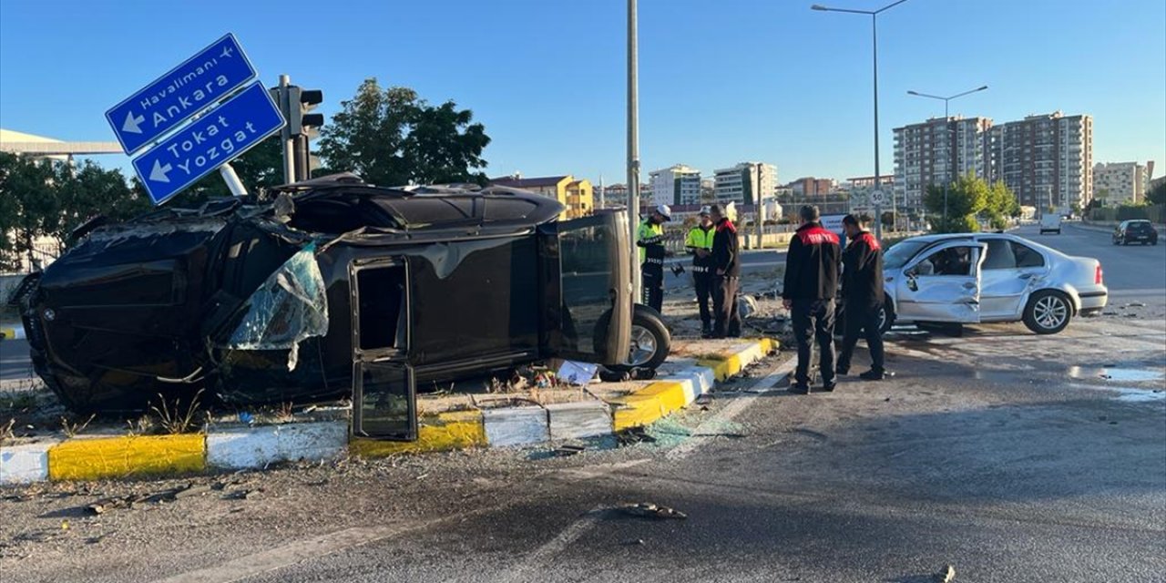 Cip ile otomobil çarpıştı: Baba öldü, anne ve kızı ağır yaralı