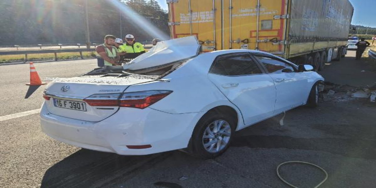 TIR’a çarpan otomobil hurdaya döndü: Karı-koca öldü, 1 kişi yaralandı