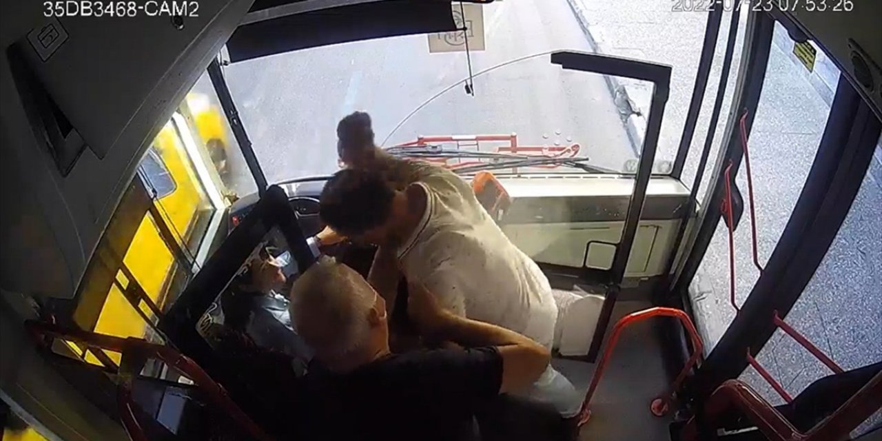 Durak dışında yolcu almayan kadın otobüs şoförünü yumrukladı