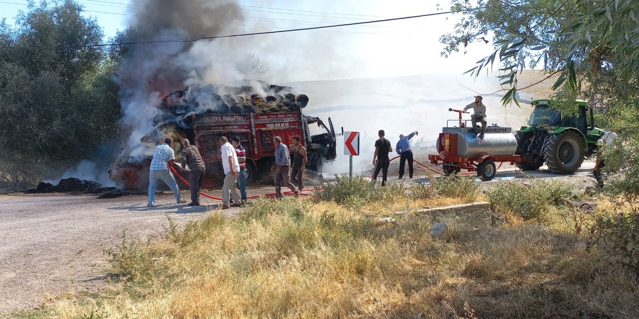 Son Dakika: Konya’da saman yüklü kamyonet alev aldı