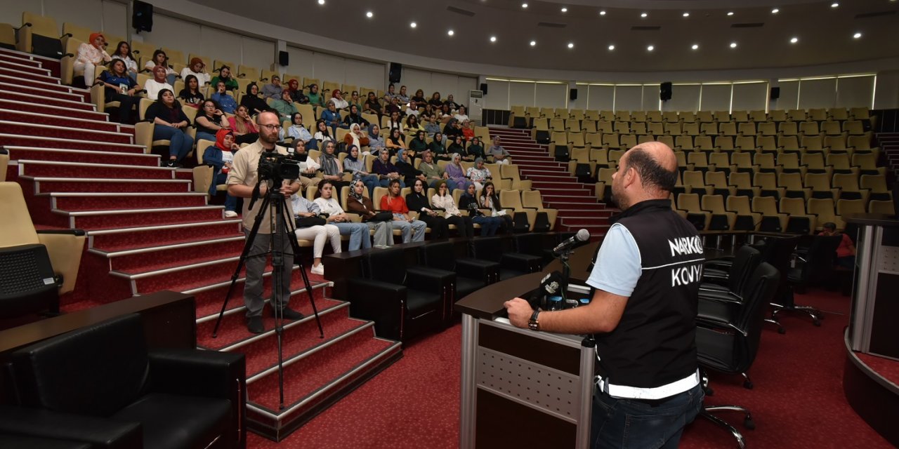 Narkotik polisi, Karatay Belediye personeline seminer verdi