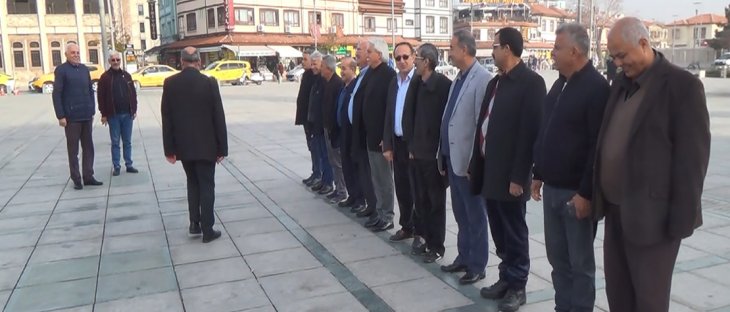 Mevlana Meydanında içtima! Devre arkadaşları 39 yıl sonra Konya'da buluştu