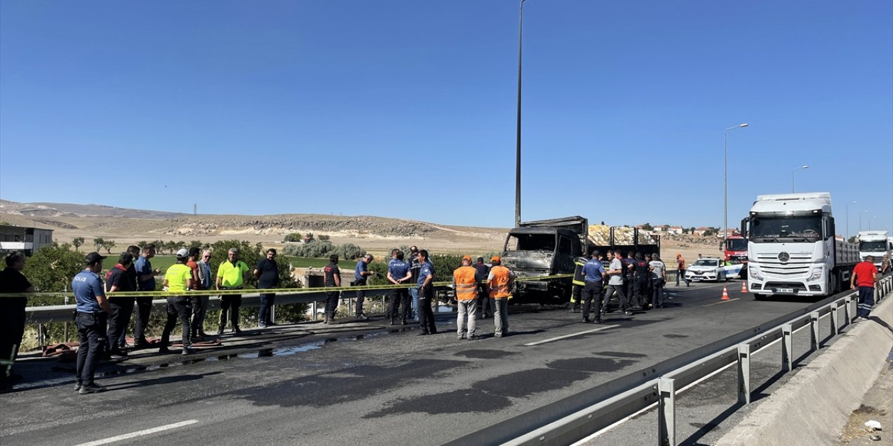 Korkunç kaza! 3 kişi yanarak can verdi