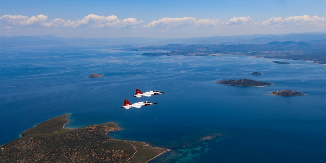 Türk savaş pilotları, zorlu eğitimleri geçip brövelerini takıyor