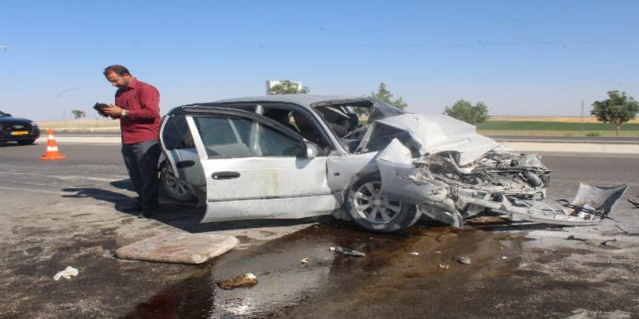 Konya yolunda otomobil kamyona çarptı: 1 ölü, 4 yaralı