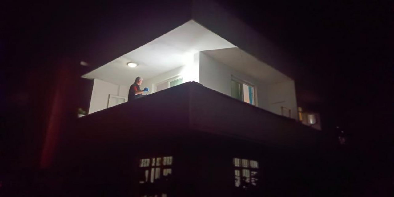 İki çocuk annesi kadın uyurken kalbinden bıçaklanarak öldürüldü