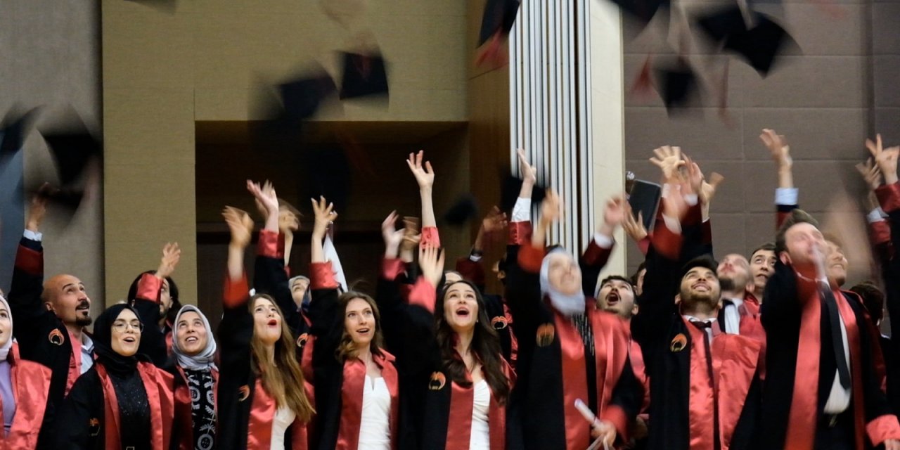 Konya Gıda ve Tarım Üniversitesinde mezuniyet sevinci