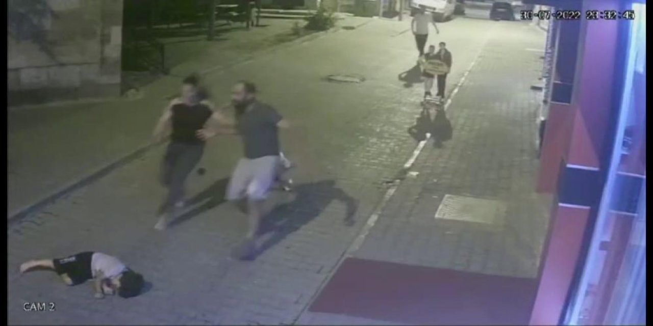 Trafiğe kapalı caddede çocuğa çarpan motosikletli kaçtı