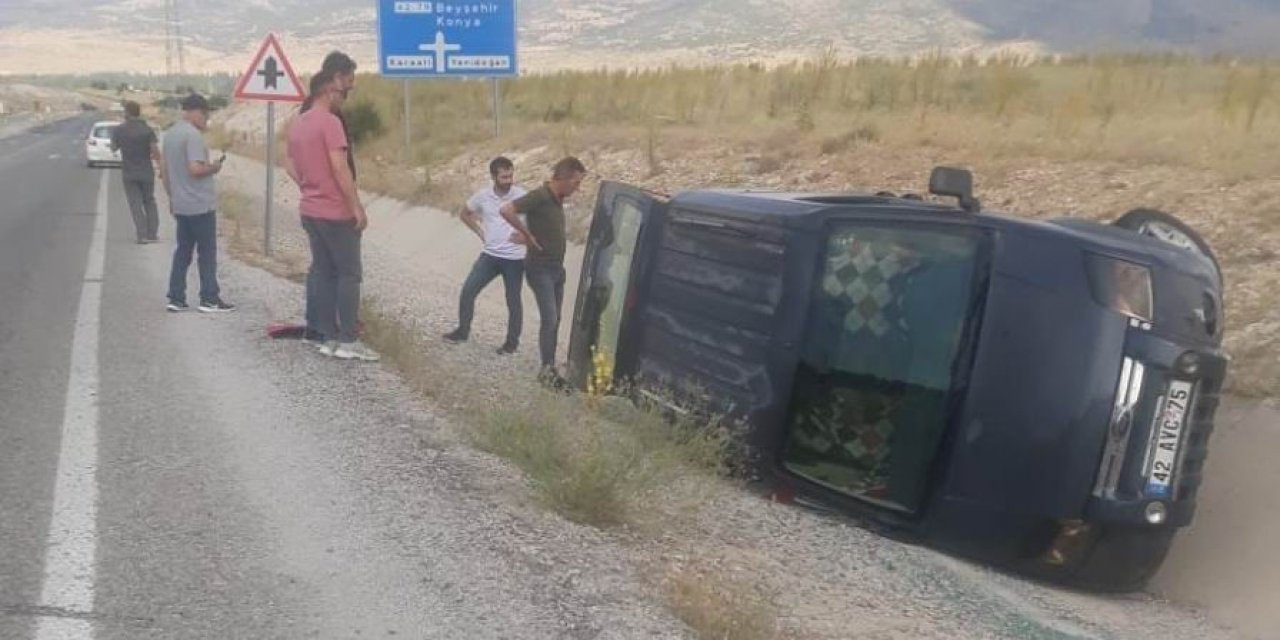 Konya'da devrilen minibüsteki 3 kişi yaralandı