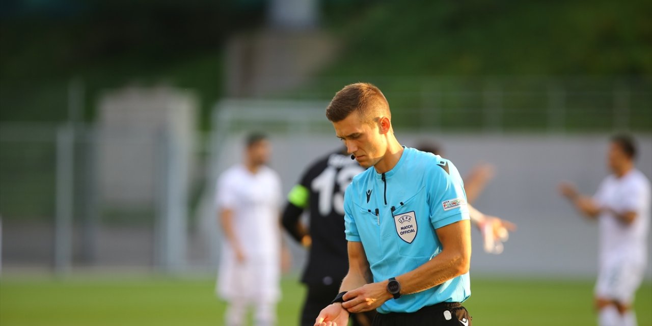 Vaduz - Konyaspor maçı hakemi çıldırttı