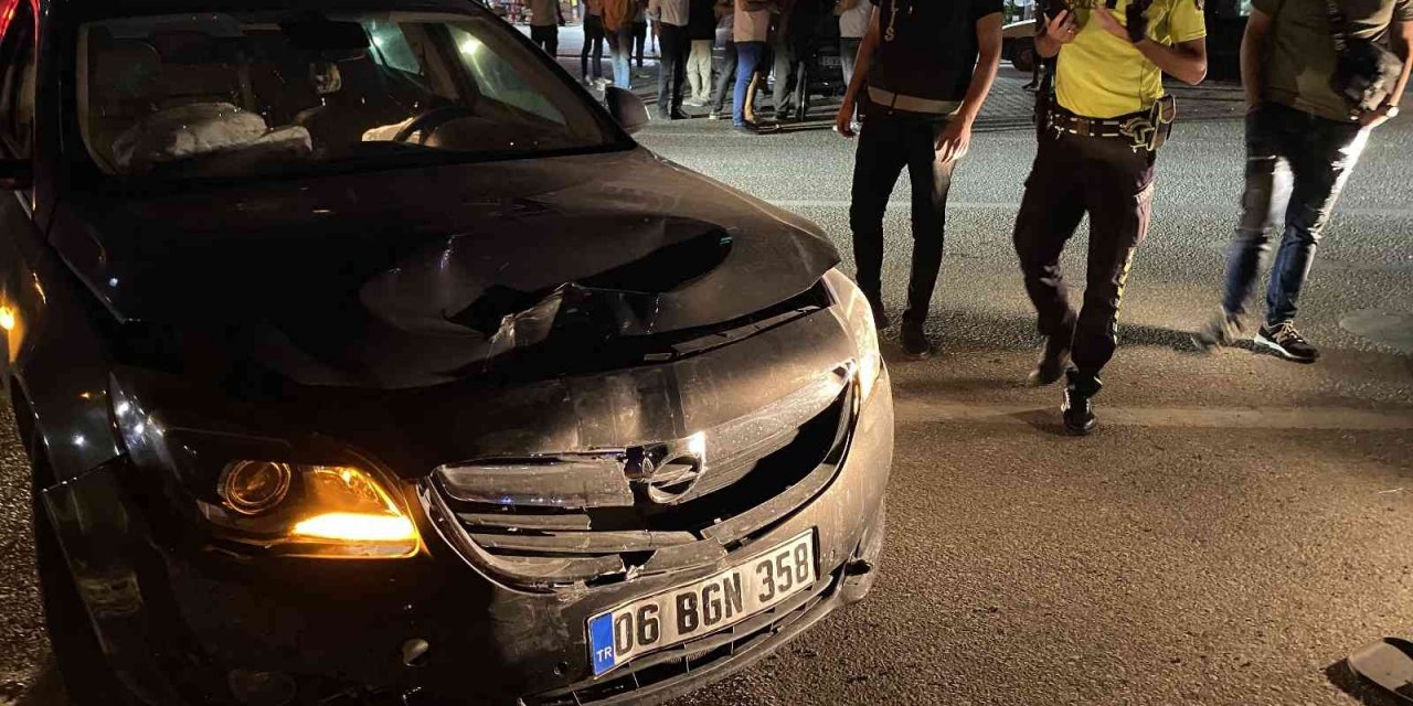 Konya’da yabancı plakalı minibüs otomobille çarpıştı
