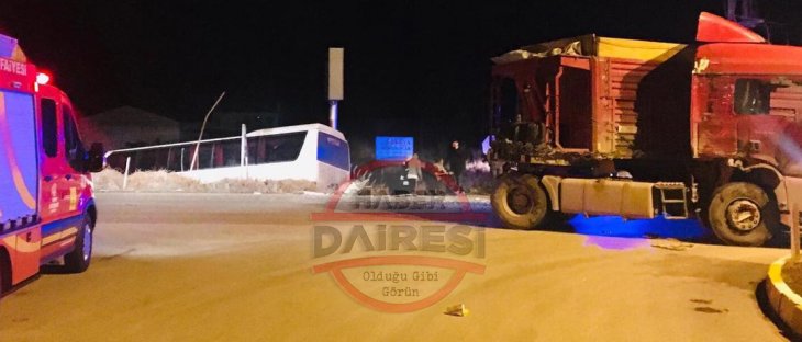 Konya’da taraftar otobüsü tırla çarpıştı