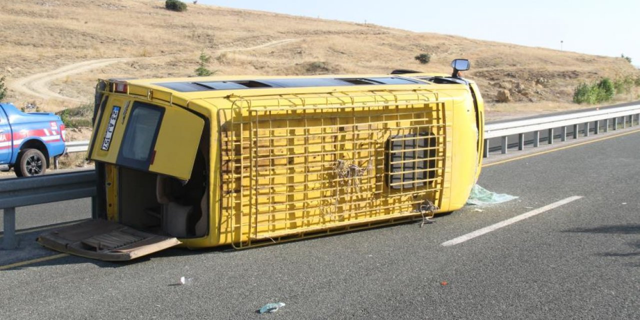 Düğün dönüşü kaza: 14 yaralı