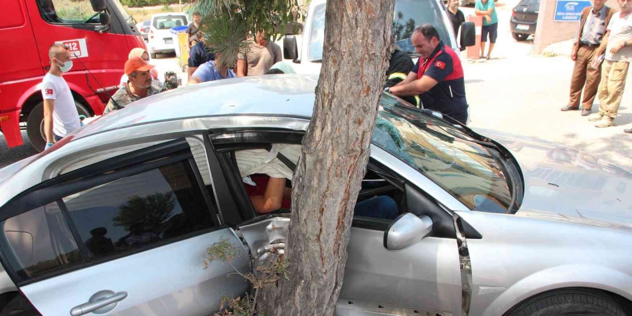 Konya'dan düğüne giden aile kaza yaptı! 3 kişi yaralandı