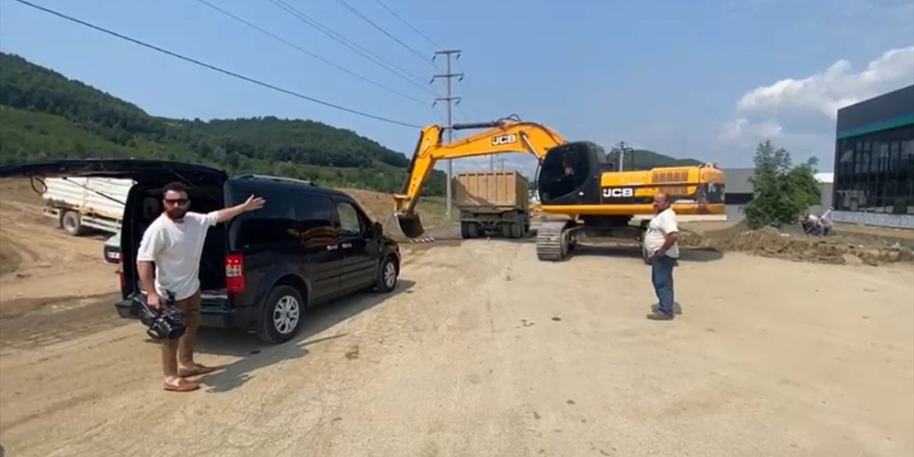 İş makinesiyle düğün konvoyunun önünü kesti, bahşişi kaptı