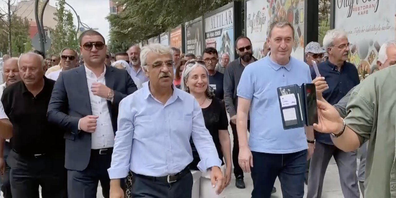 HDP Genel Başkanı Sancar Konya sokaklarında gezdi