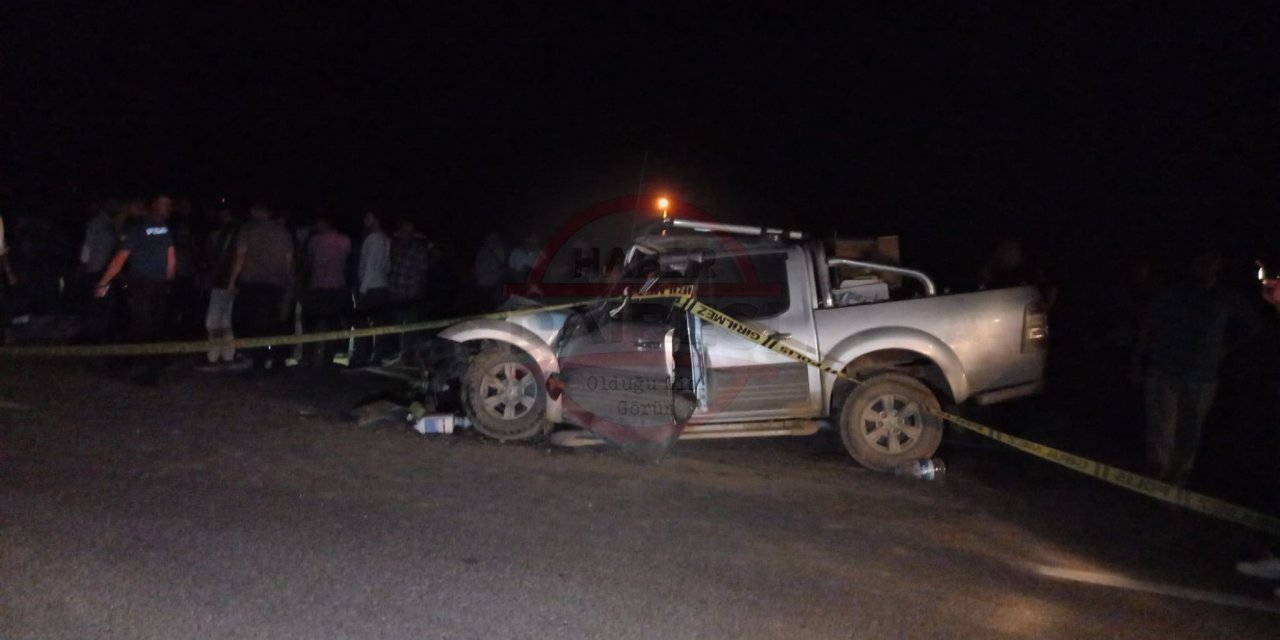 Son Dakika: Konya’da TIR’a çarpan kamyonetteki 3 kişi öldü