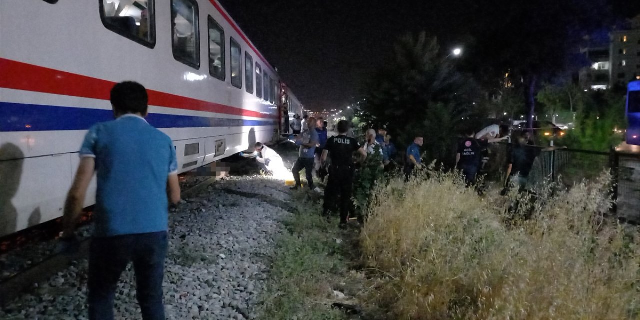 Yolcu treninin çarptığı genç hayatını kaybetti