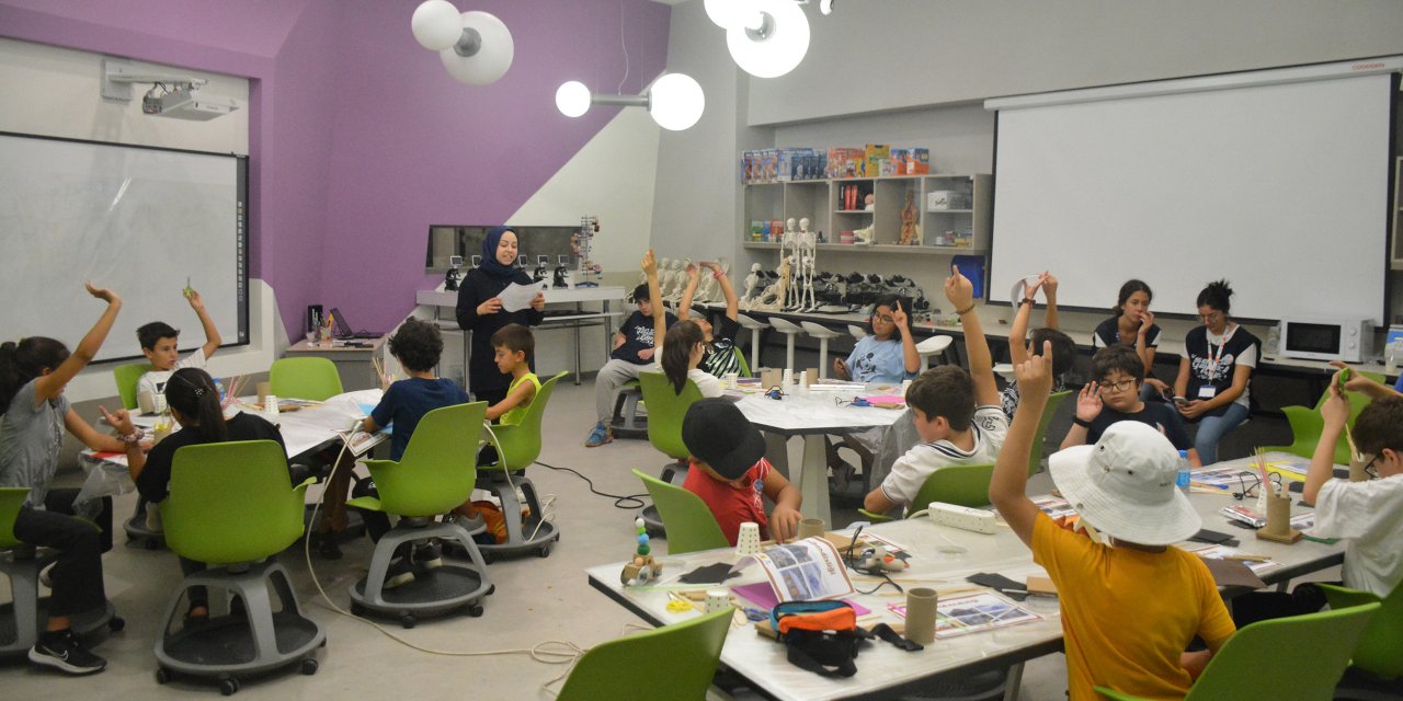 Konya’da öğrenciler Bilim Merkezi'nde tatillerini bilimle iç içe geçiriyor