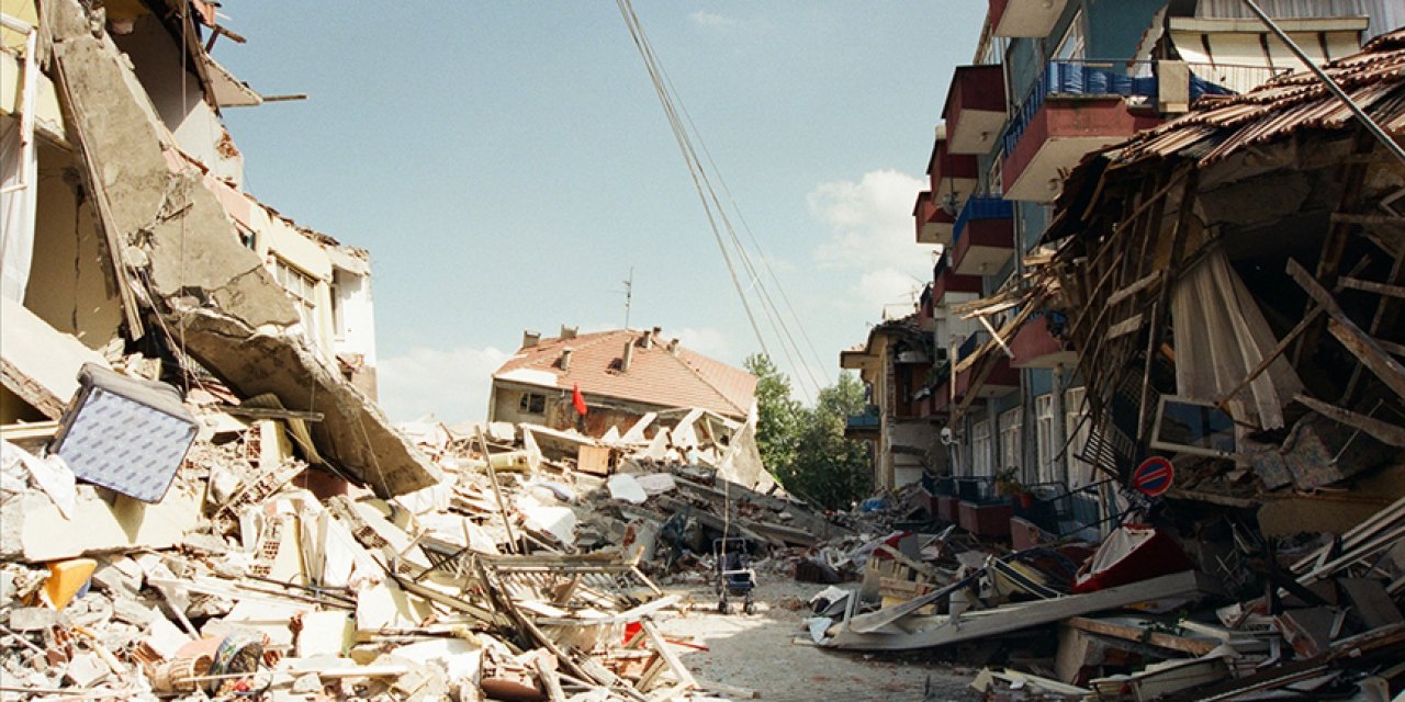 17 Ağustos Depremi'nin üzerinden 23 yıl geçti