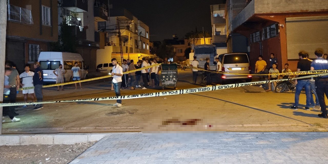 Çocuk parkında dehşet saçtı! Yaklaştı, ateş edip kaçtı: 2 ağır yaralı