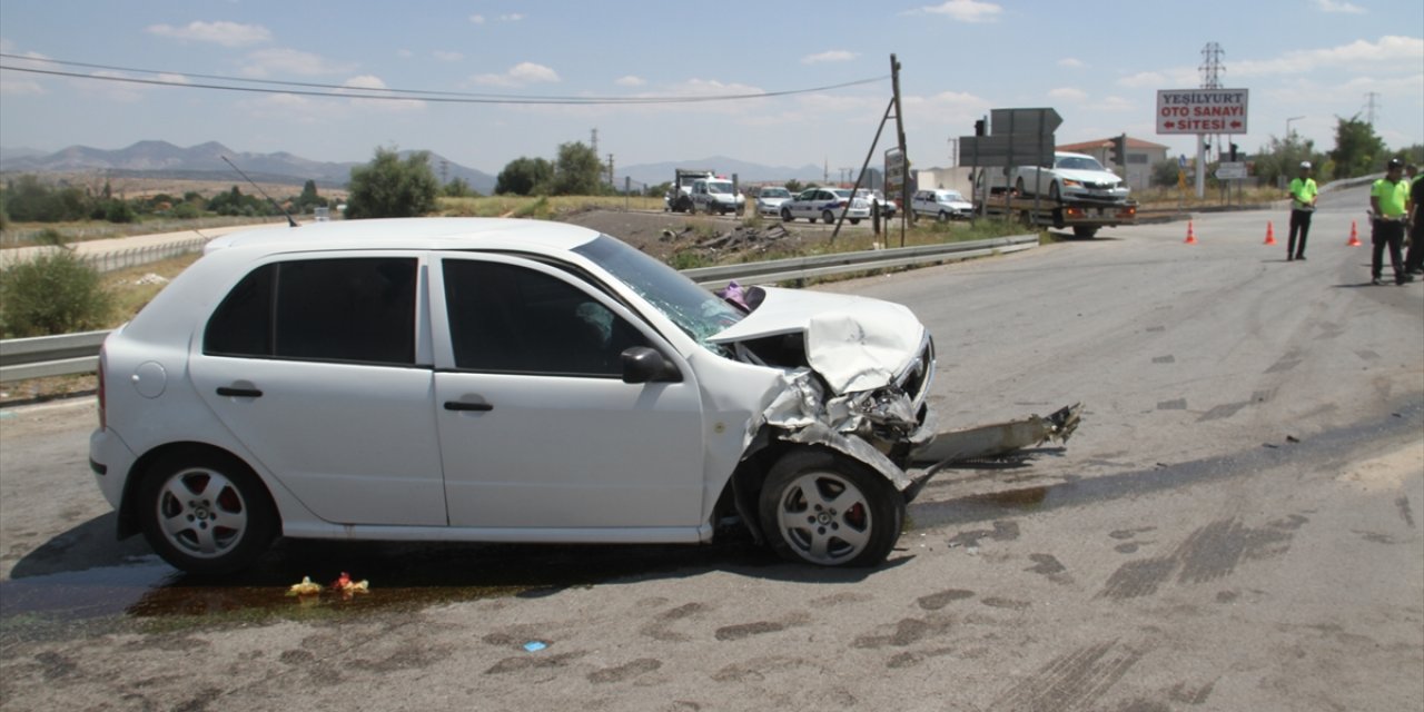 Son Dakika: Konya’da iki otomobil çarpıştı: 7 yaralı