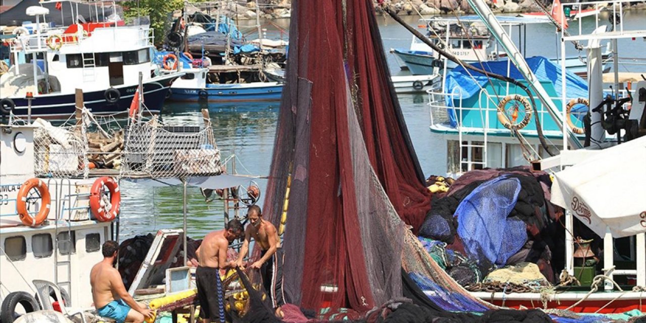 Balıkçılar 'vira bismillah' demek için gün sayıyor