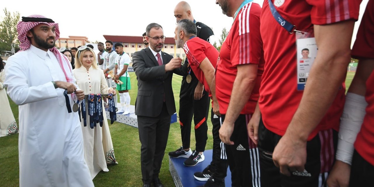 Futbolda Türkiye’ye altın madalyayı getiren Konyalı teknik adam konuştu