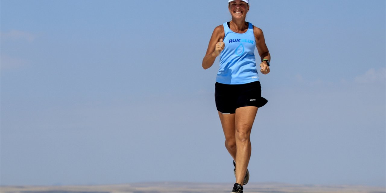 Avustralyalı aktivist Tuz Gölü'nde maraton koştu