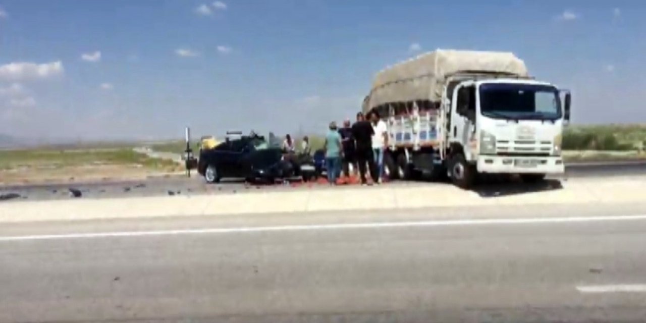 Konya'da otomobil kamyonla çarpıştı, sürücü ağır yaralandı!