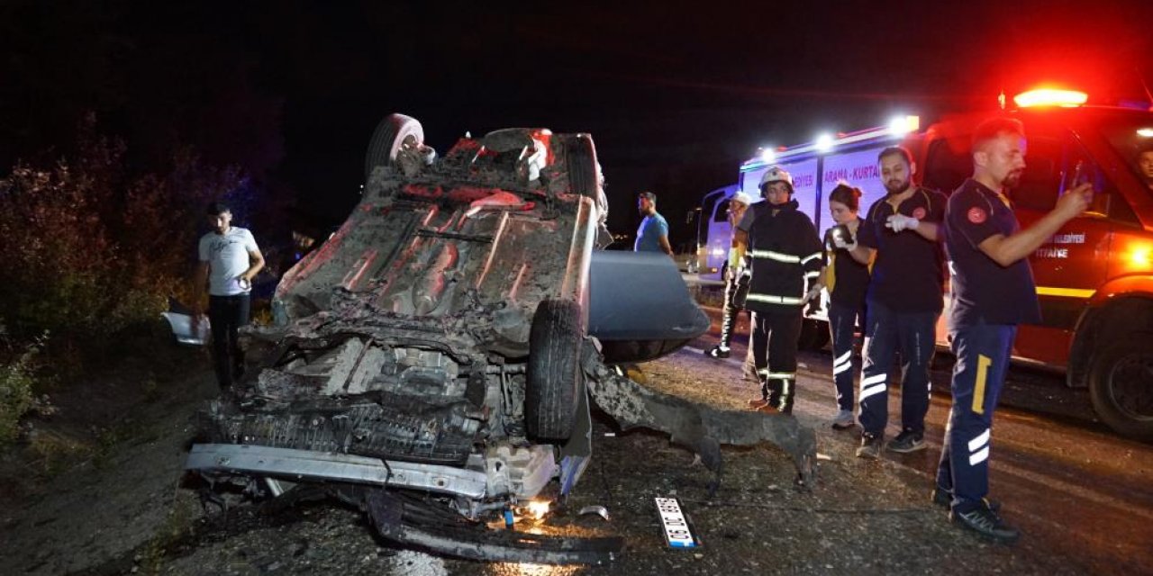 3 otomobil ile minibüs çarpıştı: 3 ölü, 5 yaralı