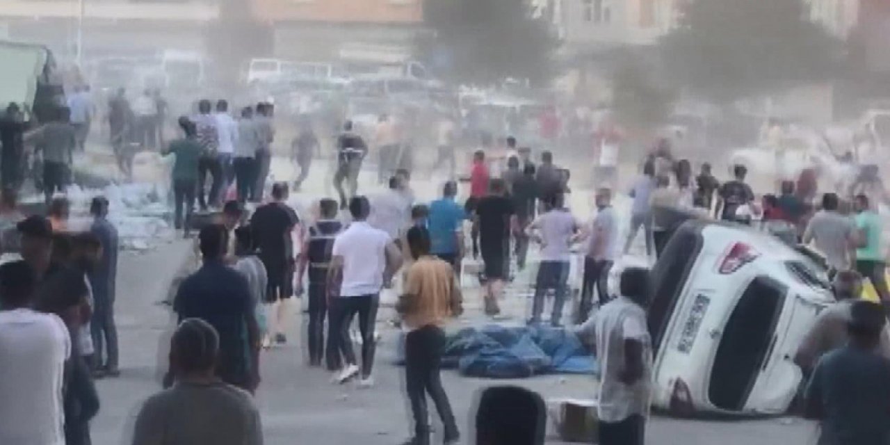 Son Dakika: Mardin'de freni patlayan TIR, kalabalığın arasına daldı: 19 ölü var!