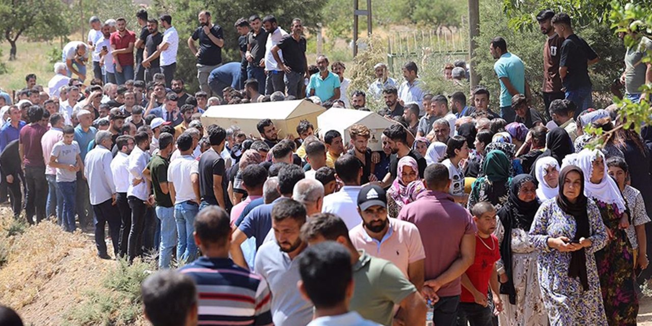 Mardin'deki trafik kazalarında hayatını kaybeden 20 kişi son yolculuğuna uğurlandı