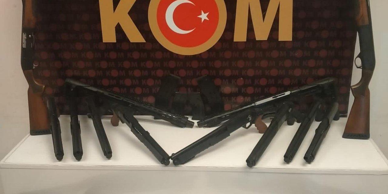 Konya’da kargo aracıyla silah kaçaklığı! Polis çok sayıda tüfek ele geçirdi