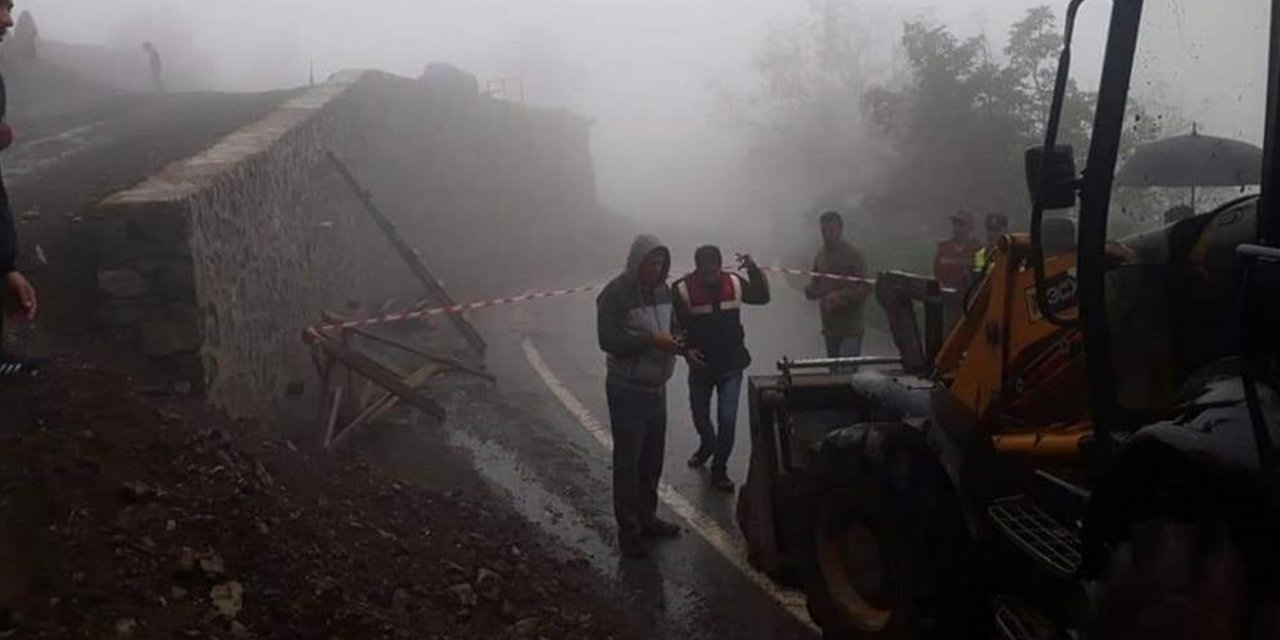 Çöken duvarın altında kalan motosikletli hayatını kaybetti