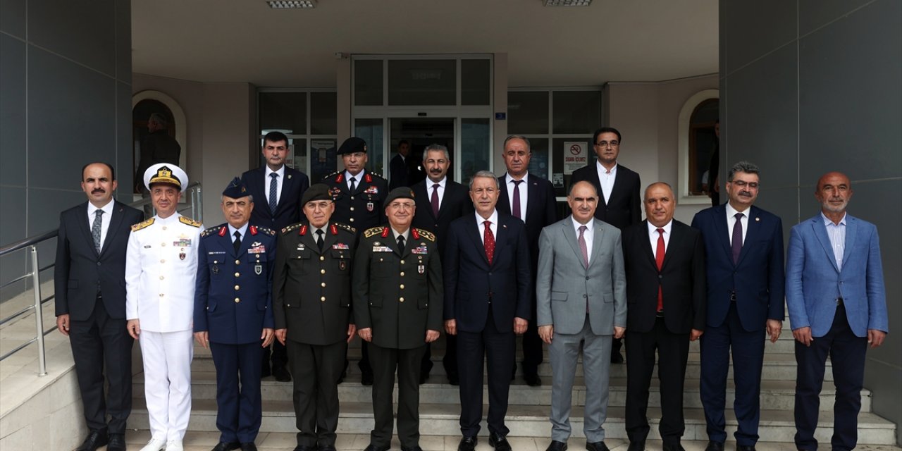 Milli Savunma Bakanı Akar, Akşehir ilçesinde incelemelerde bulundu