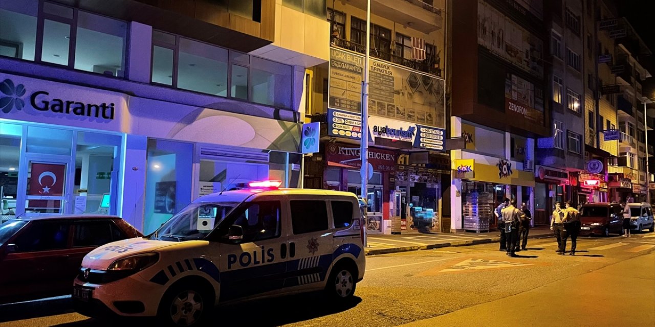 Evinden kötü koku gelen emekli öğretmen ölü bulundu