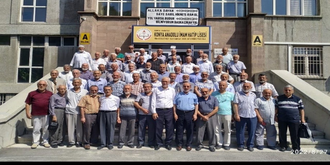 Konya’da 70 yaş üstü mezunların nostaljik buluşması