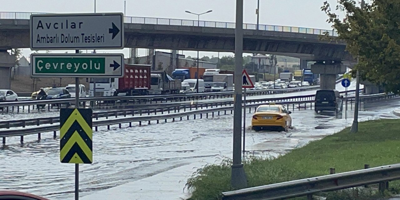 İstanbul'un bazı ilçelerinde gök gürültülü sağanak etkili oluyor