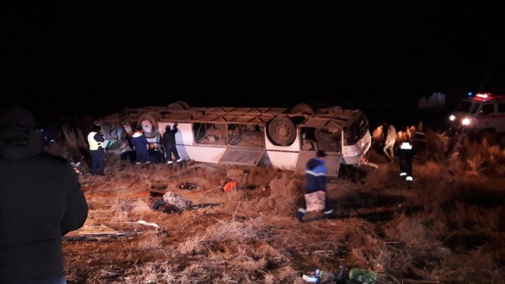 Yolcu otobüsü devrildi: 7 ölü, 28 yaralı