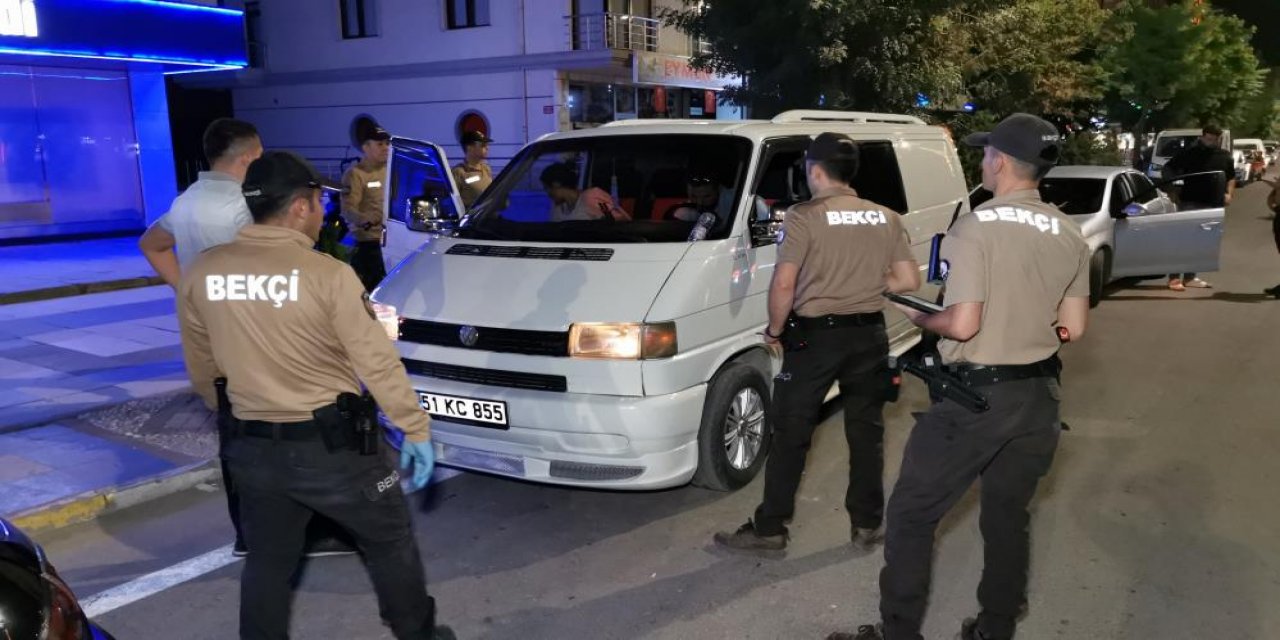 Aracına çakar lamba takarak trafiğe çıktı, kendini böyle savundu