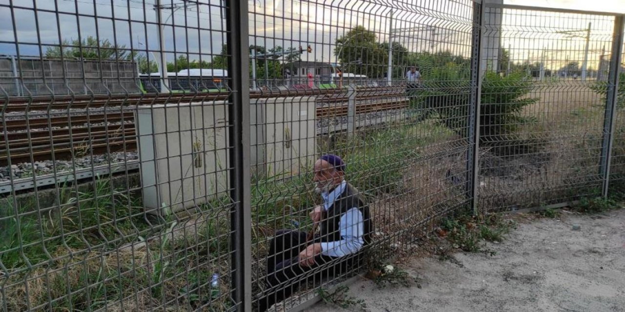 Konya’ya gelecekti, bileti olmayınca tren yolunda 1 kilometre yürüdü