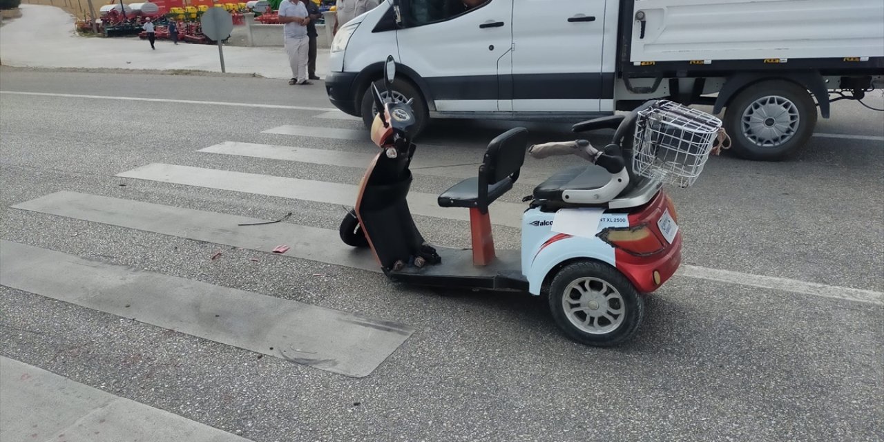 Konya’da otomobilin çarptığı elektrikli moped sürücüsü yaralandı