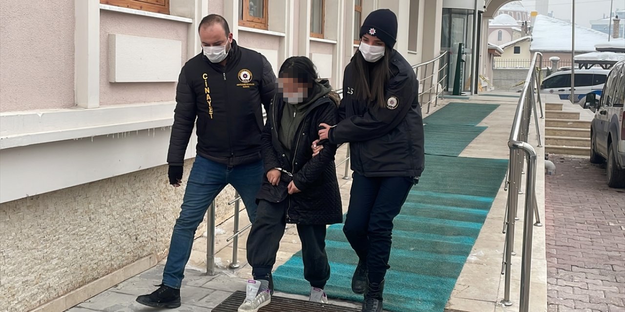 Konya'da genç kızın ittiği annesi öldü! Tutuklandı