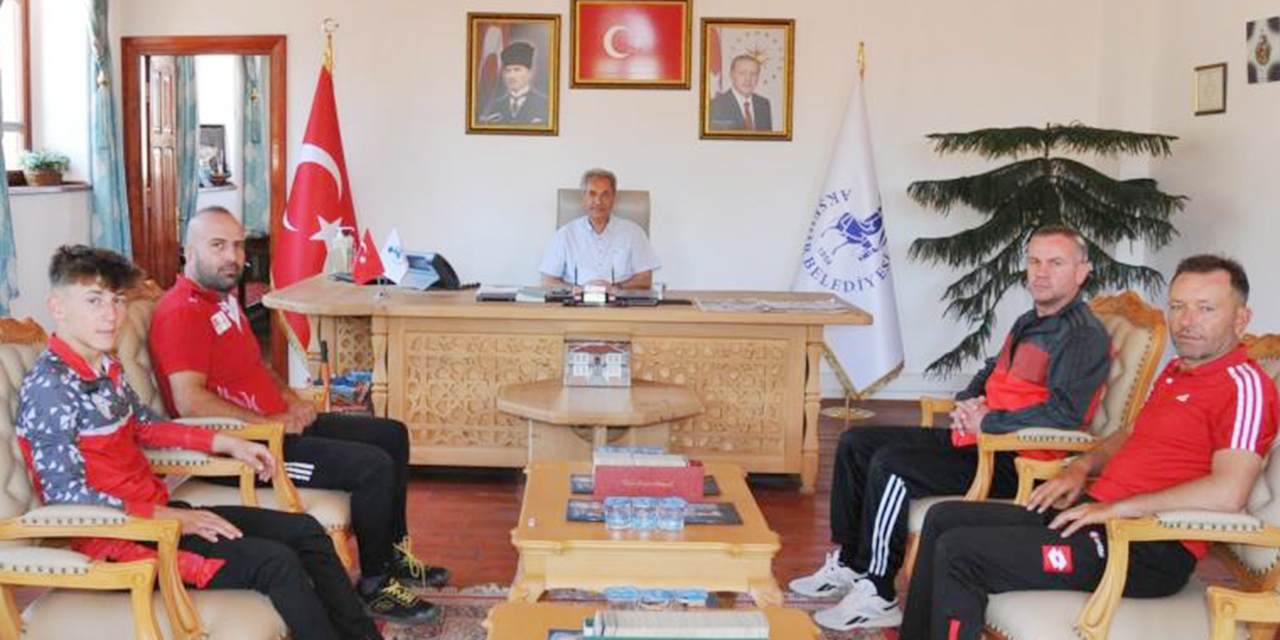 Avrupa Şampiyonu halterciden Akşehir Belediye Başkanı Akkaya’ya ziyaret