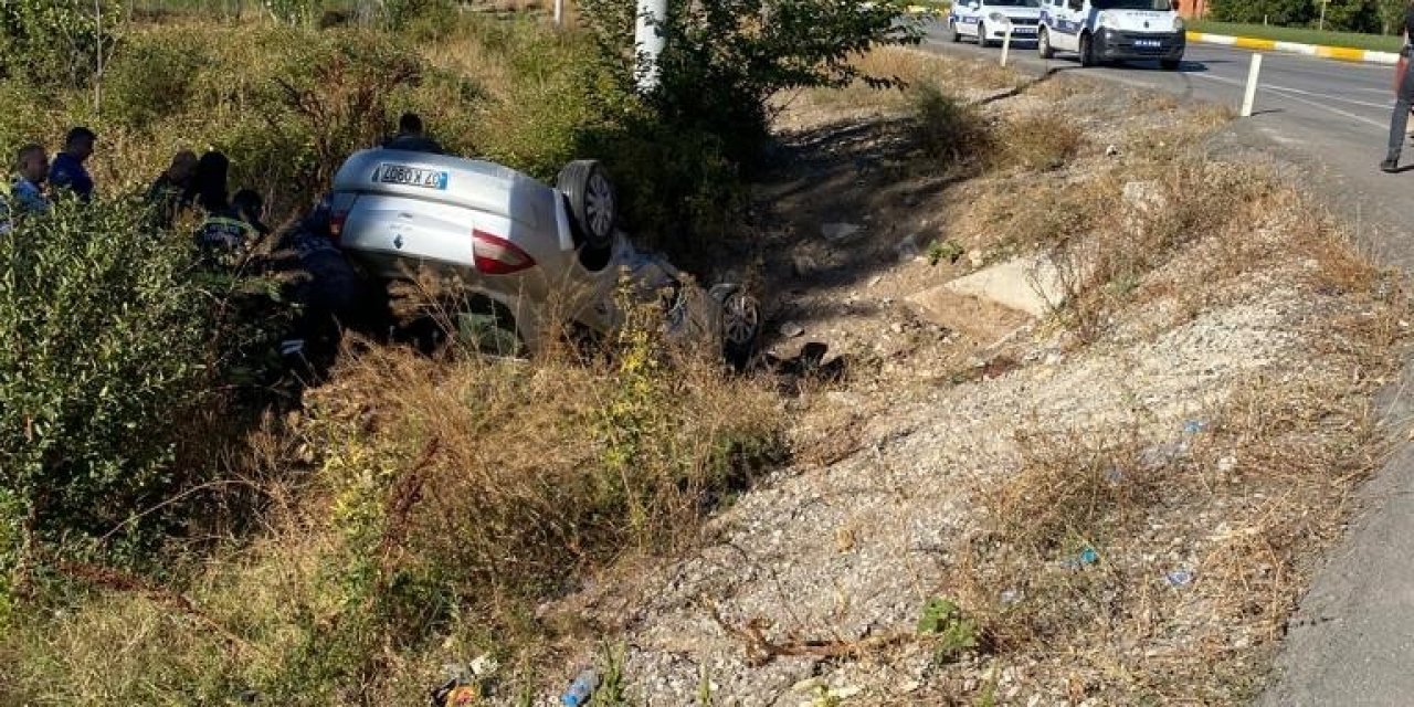 Konya’da otomobil şarampole devrildi: 2 yaralı